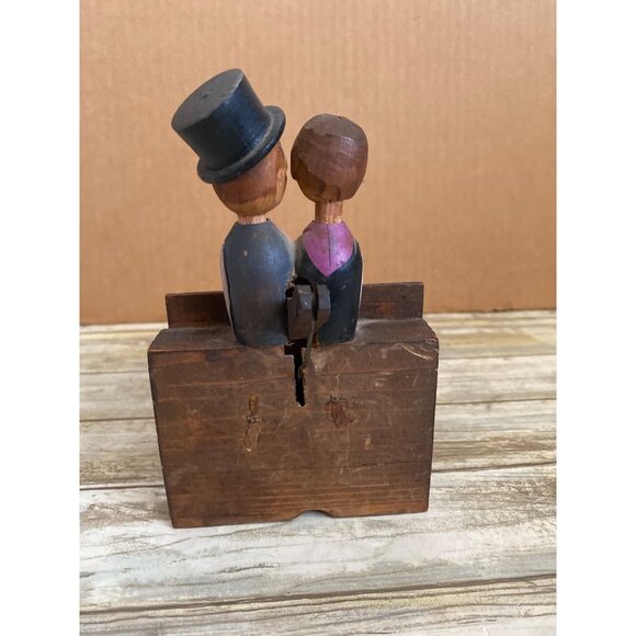 Vintage Italian Hand Carved Wooden Trinket Box with Couple Figurines Folk Art - Picture 6 of 10